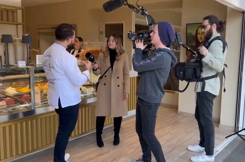 Herr Bevacqua wird interviewt
